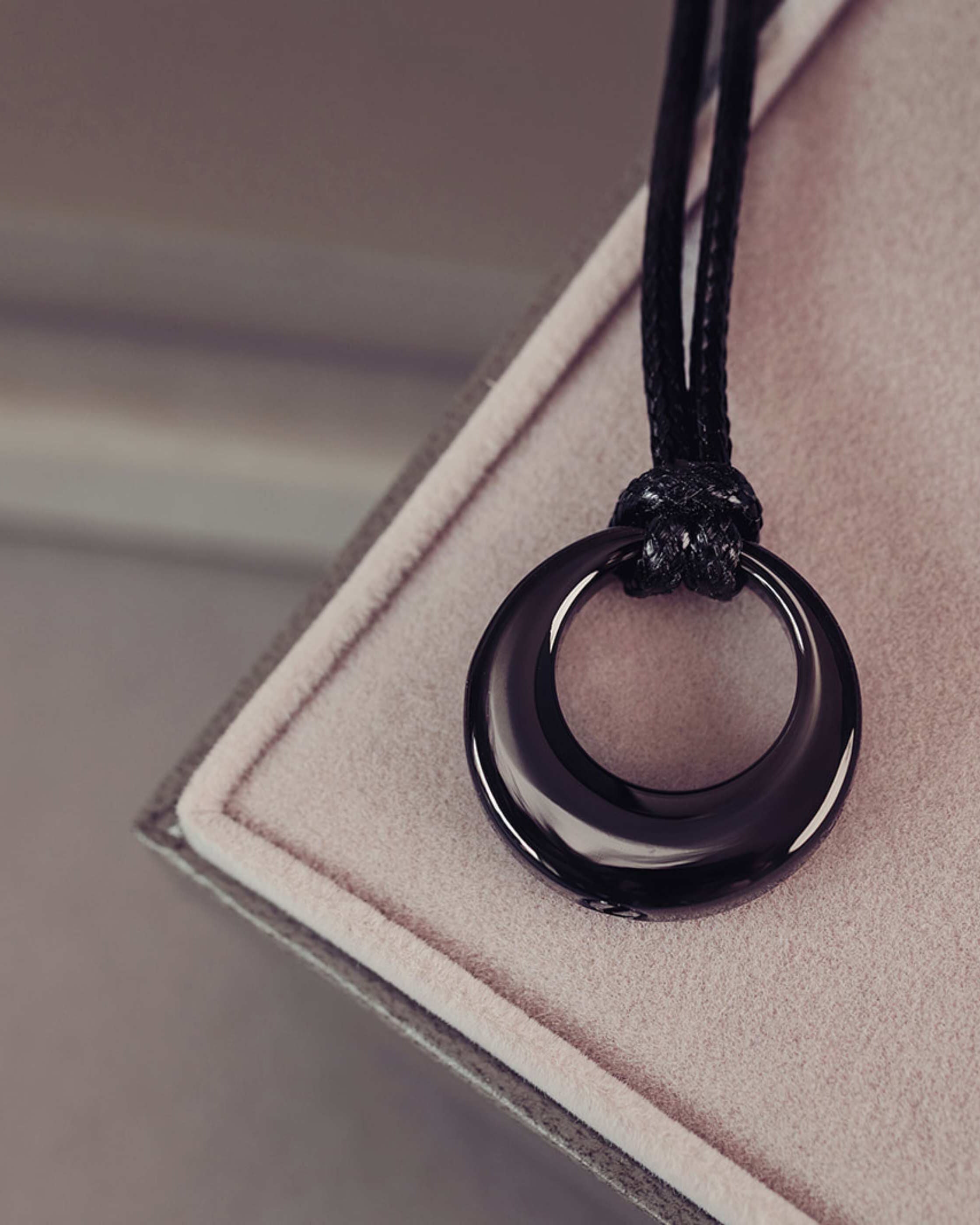 Black Ashes Self Fill Urn Necklace