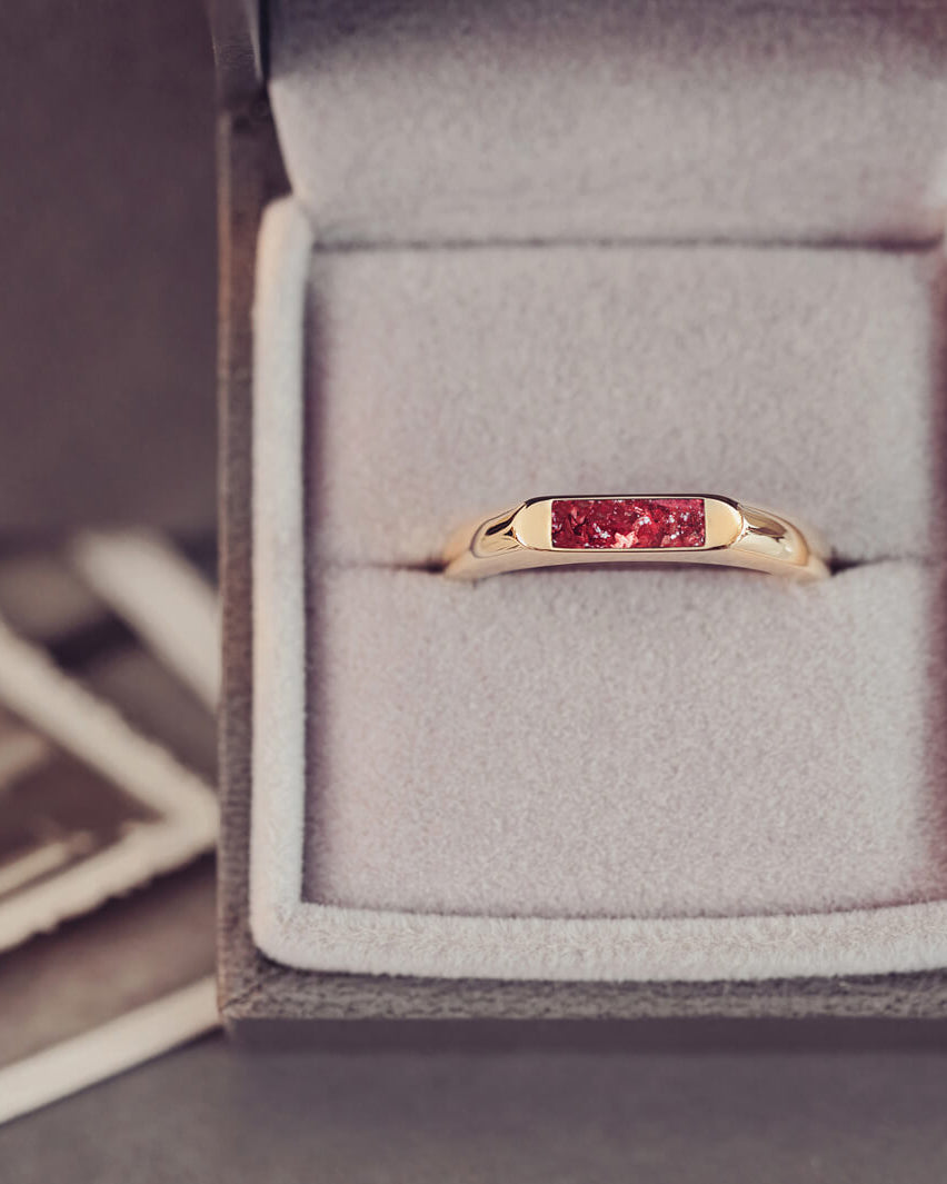 Mens Gold Cremation Ashes Ring