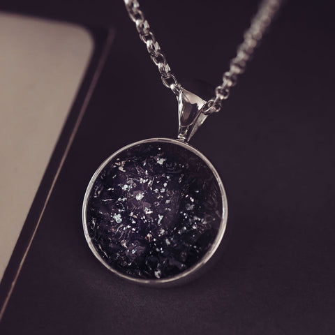 Cremation Ashes Round Pendant Necklace – Hand on Heart Jewellery